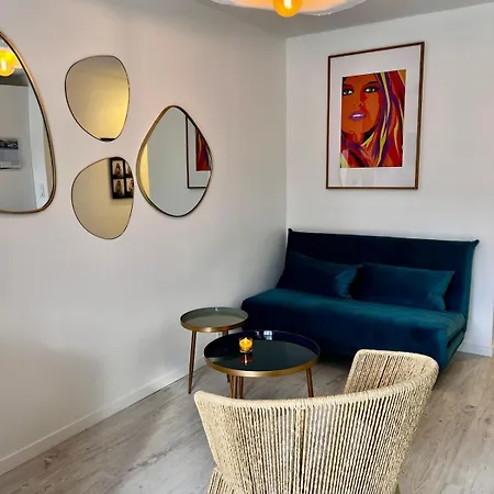 1 Avec Grande Terrasse Plein Sud Au Lavandou Apartamento