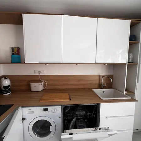 1 Avec Grande Terrasse Plein Sud Au Lavandou Apartamento *